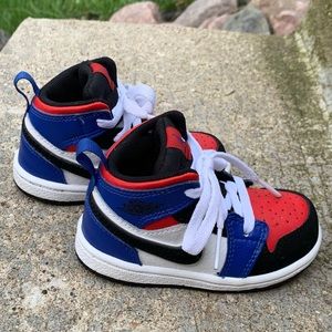 Nike Air Jordan ‘AJ 1 Mid’ Infant Sneakers
